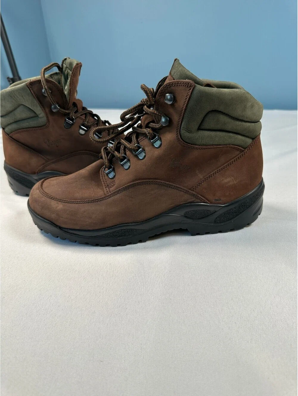 Vintage Vasque 7868 Made In Italy Leather Hiking Boots Mens 9.5M Vibram